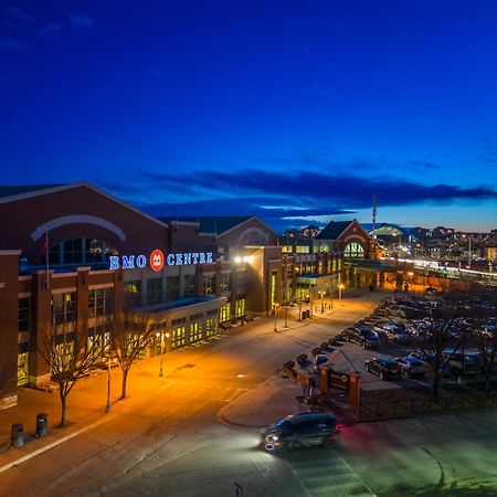 Unbeatable Downtown Experience- Walk To Bars, Casino, Stampede & Saddledome Plus Bonus Banff Pass, Parking & Wine! Calgary Zewnętrze zdjęcie